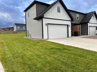 1237 9th St SW, Watford City, ND 58854