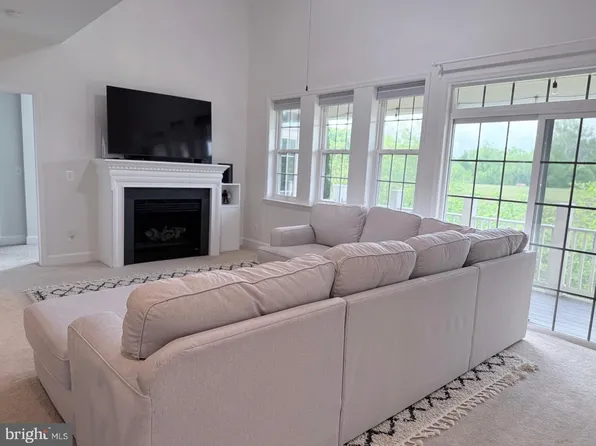 13940 Greendale Dr, Woodbridge, VA 22191