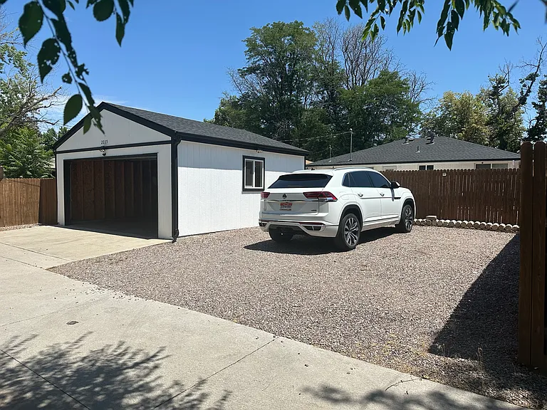 Off-street parking + 2 car garage _ corporate and mid-term furnished rental in Aurora