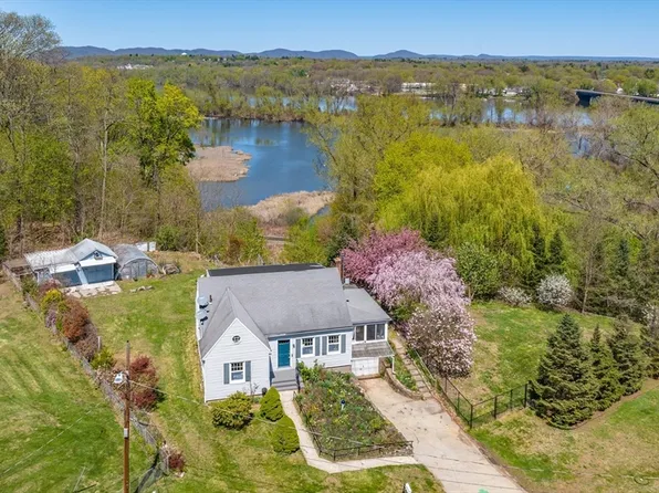 2 Sylvia Ln, Holyoke, MA 01040