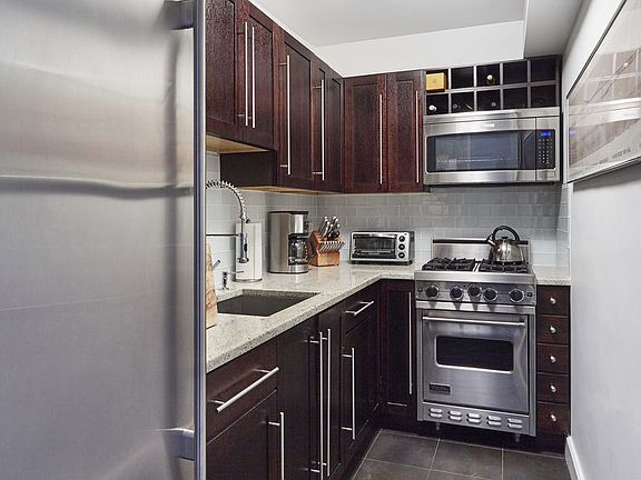 5th image of 55 E 9th St APT 6H