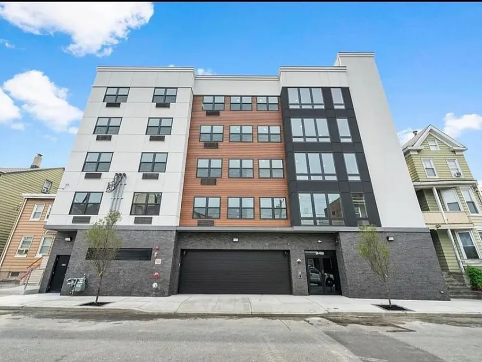242 Spring St #407