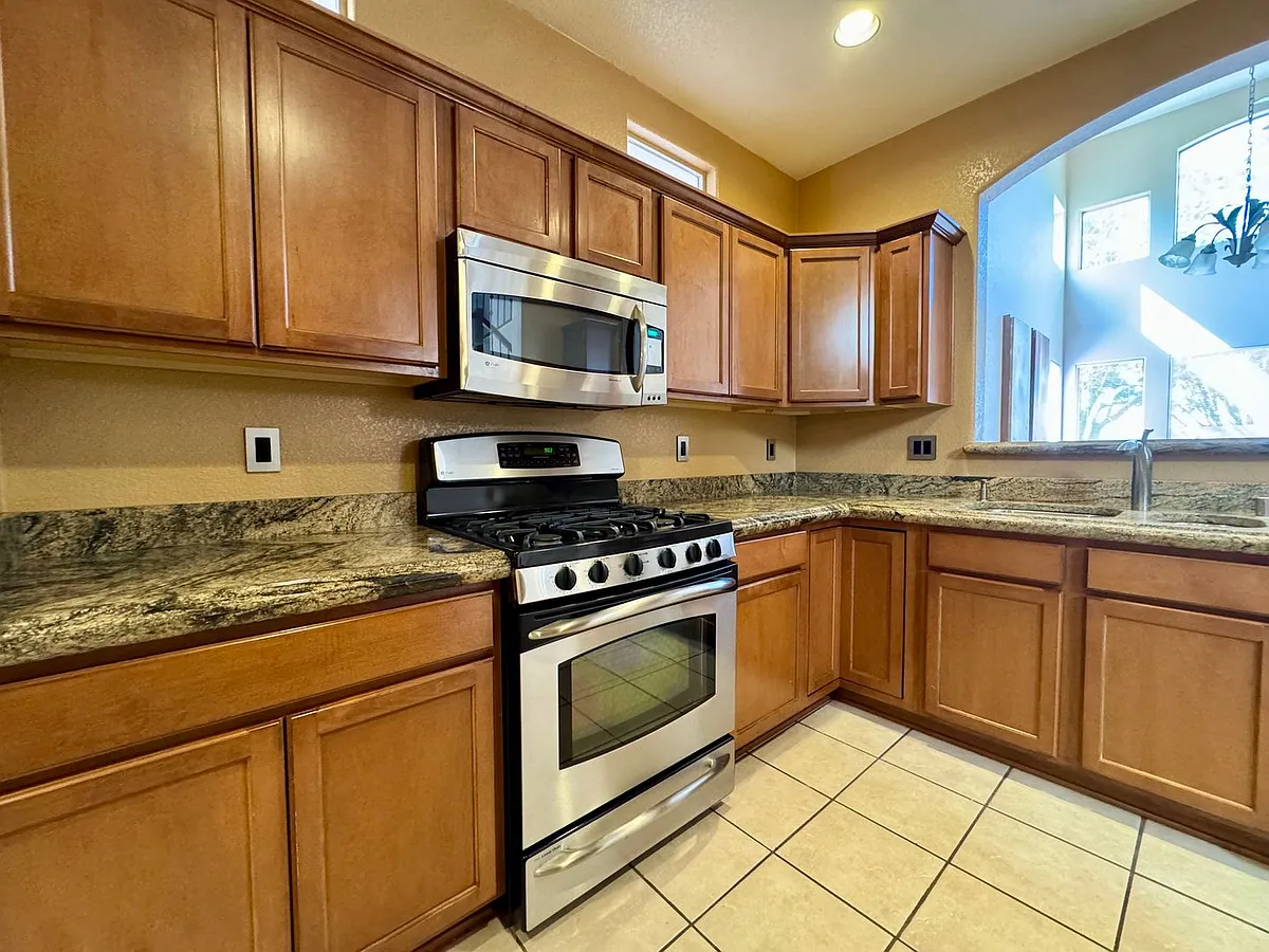 Building Photo - 6955 Carmelito Loop NE