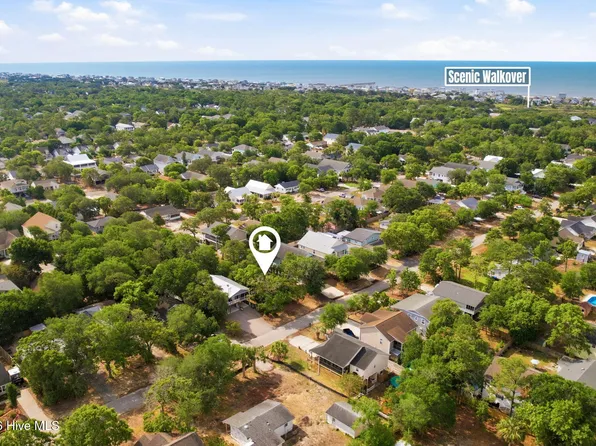 140 NE 6th Street, Oak Island, NC 28465