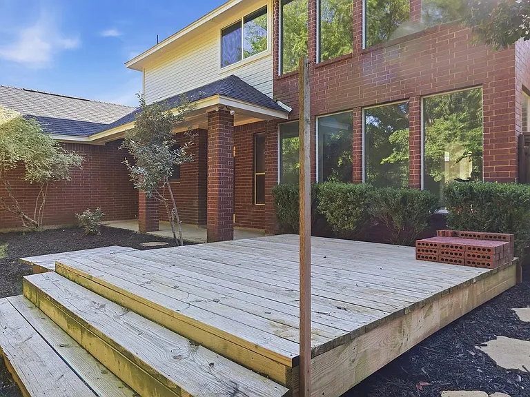 7000 Winthorp Dr — Photo 13