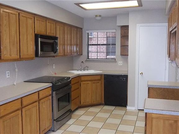 3rd image of 6109 Kingswood Dr