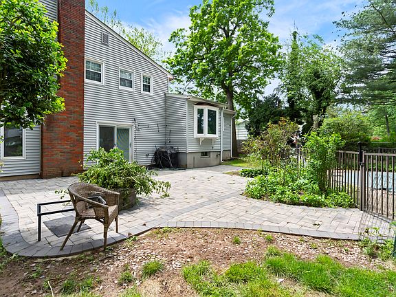 3rd image of 10 Woodruff Rd