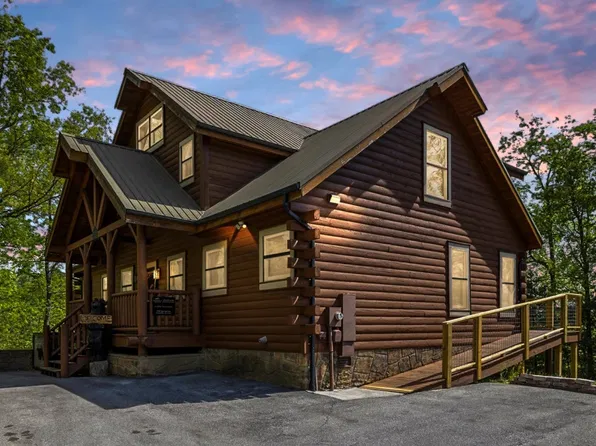 2733 Cats Paw Ln, Sevierville, TN 37862