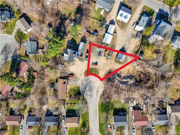 27 Vanhorne Ct, Fredericton, NB E3A 4T3