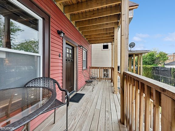 2nd image of 1023 N Mayfield Ave