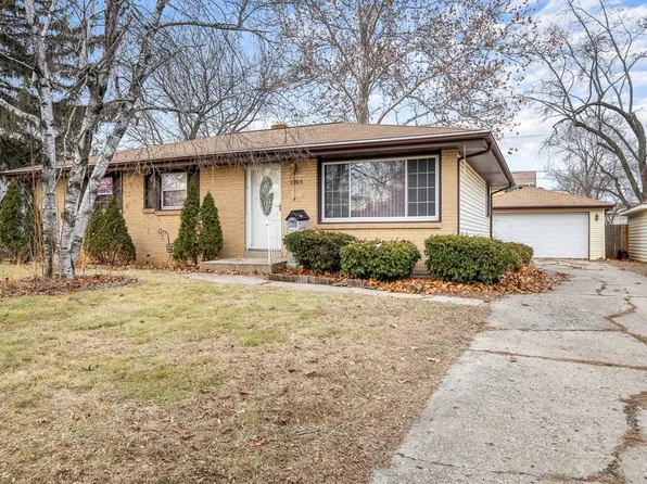 2203 Shelley Dr, Rockford, IL 61101