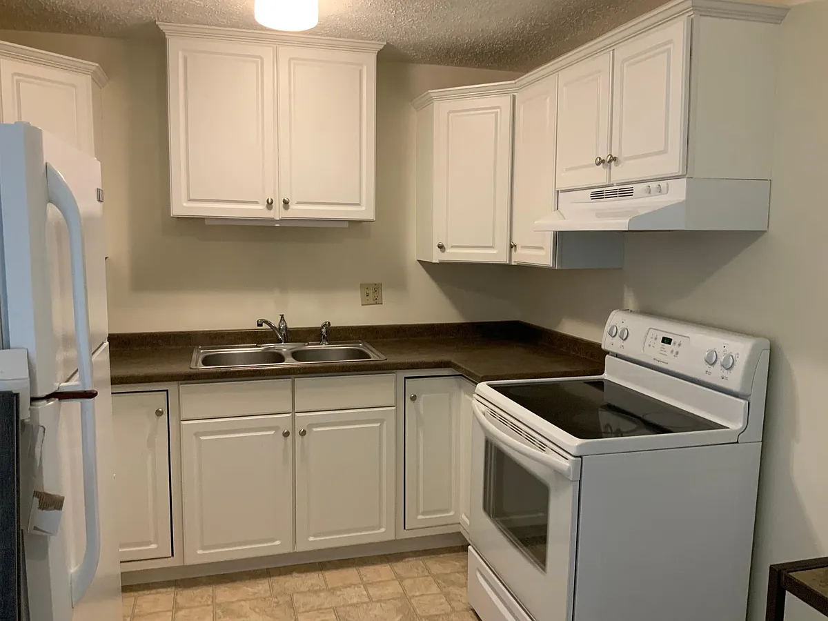 Eat in kitchen. - 800 Charles Ave