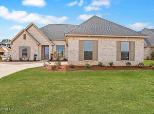 1018 Kensington Dr, Flowood, MS 39232