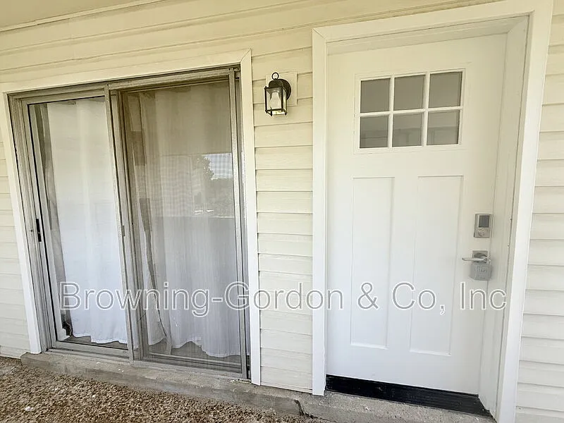 2 bed, 1.0 bath, 912 sqft, $1,700 — Photo 3