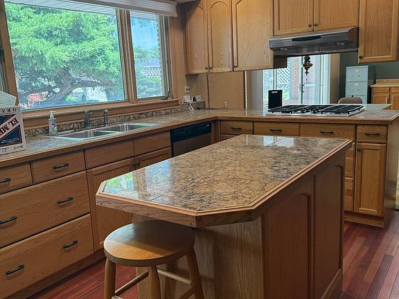 5th image of 505 Maple Ave