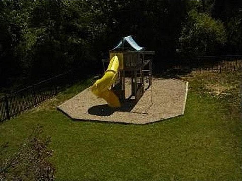 2nd image of 605 Deer Lake Dr E