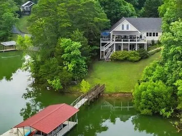 1242 Cobblestone Ln, Dandridge, TN 37725