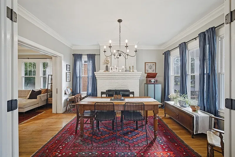 4 bed, 2.5 bath, 2300 sqft, $3,500 — Photo 3