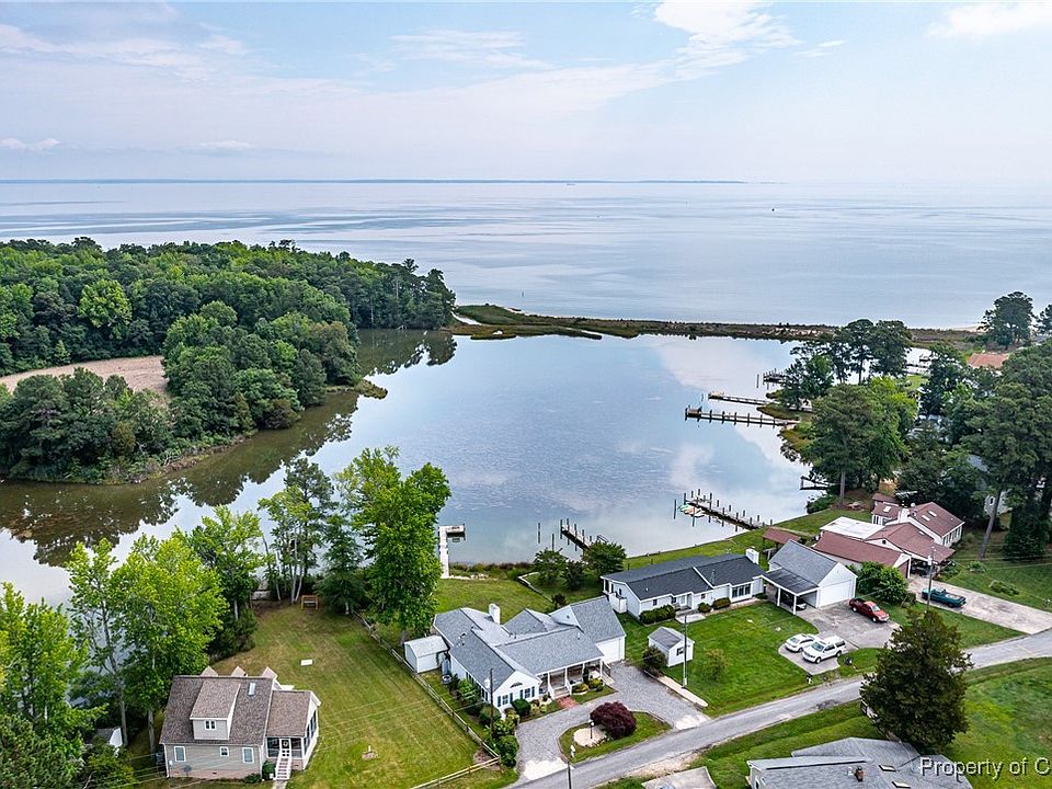 1st image of 609 Pine Point Dr