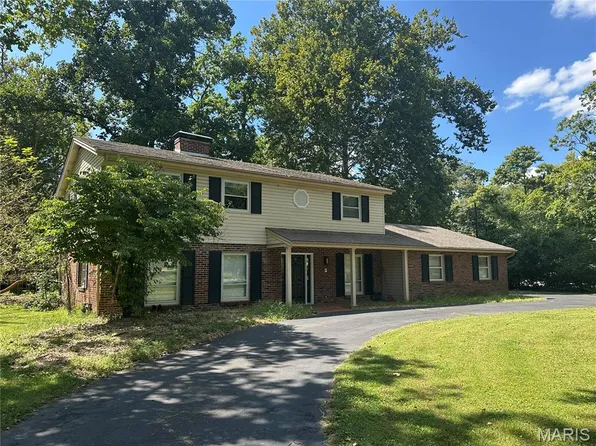 15 Chamblee Ln, Saint Louis, MO 63141