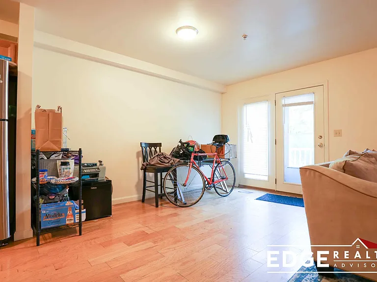 34 Raymond St #34 — Photo 6