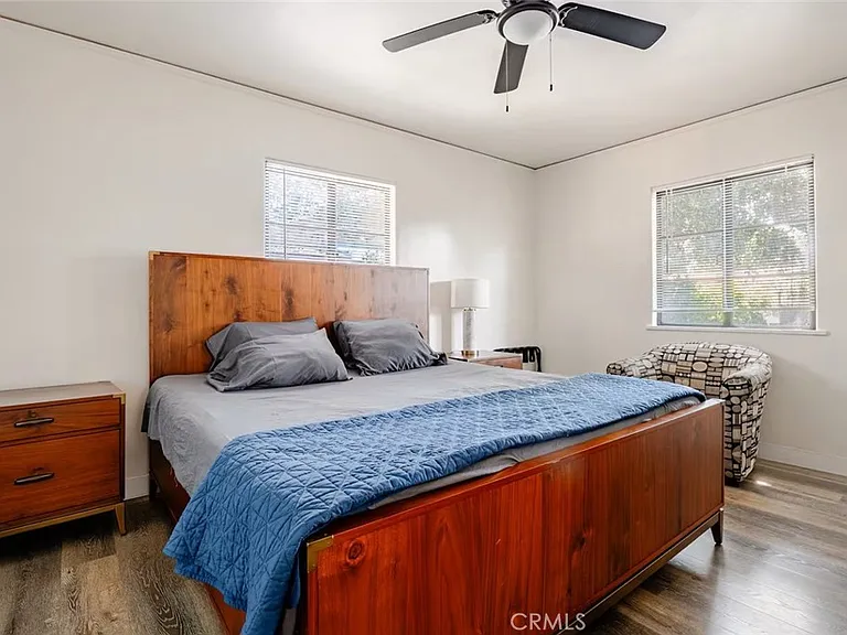 1574 N Orange Grove Ave — Photo 17