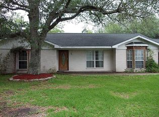 902 W Edgewood Dr, Friendswood, TX 77546