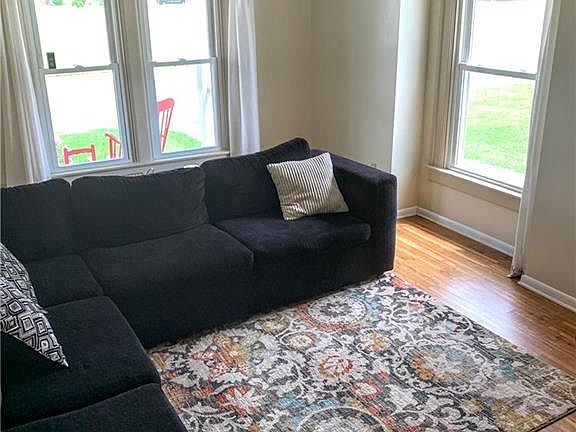 5th image of 1114 Walker St