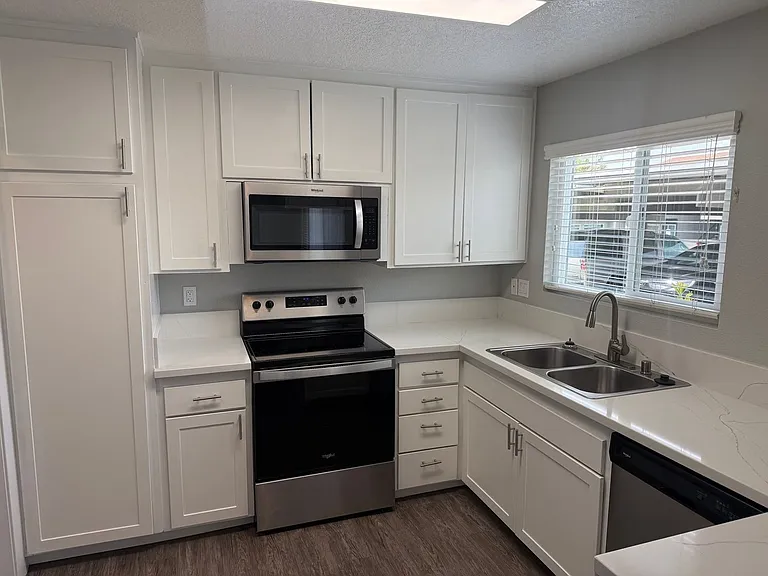 West Fifth Apartments — Photo 159