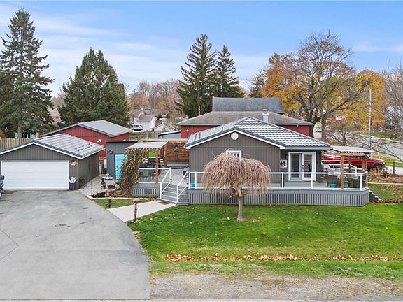 2nd image of 104 Concession Rd E