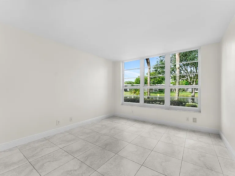 4240 Oaks Ter #103 — Photo 26