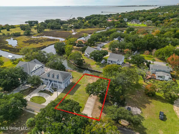 711 Martin St, Pascagoula, MS 39581