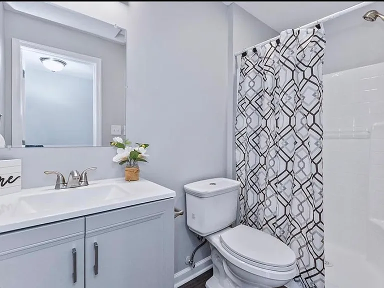 2322 Barraud Ave — Photo 3