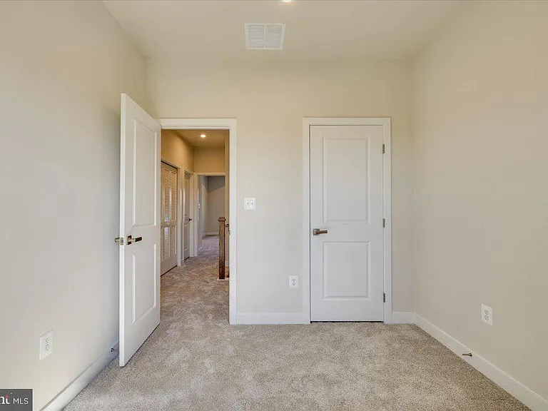 9390 Tanfield Dr — Photo 34