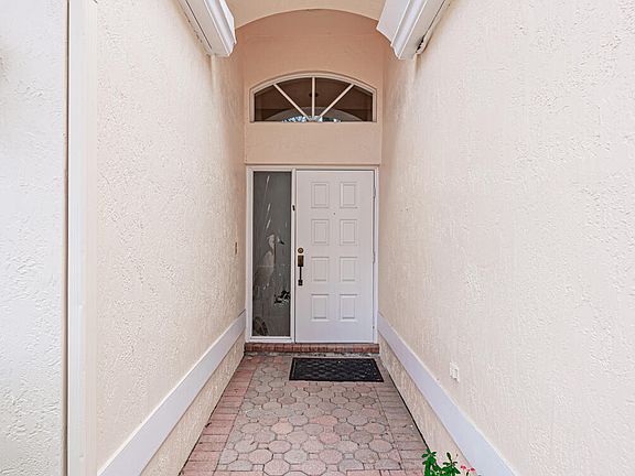 2nd image of 9838 Lemonwood Dr