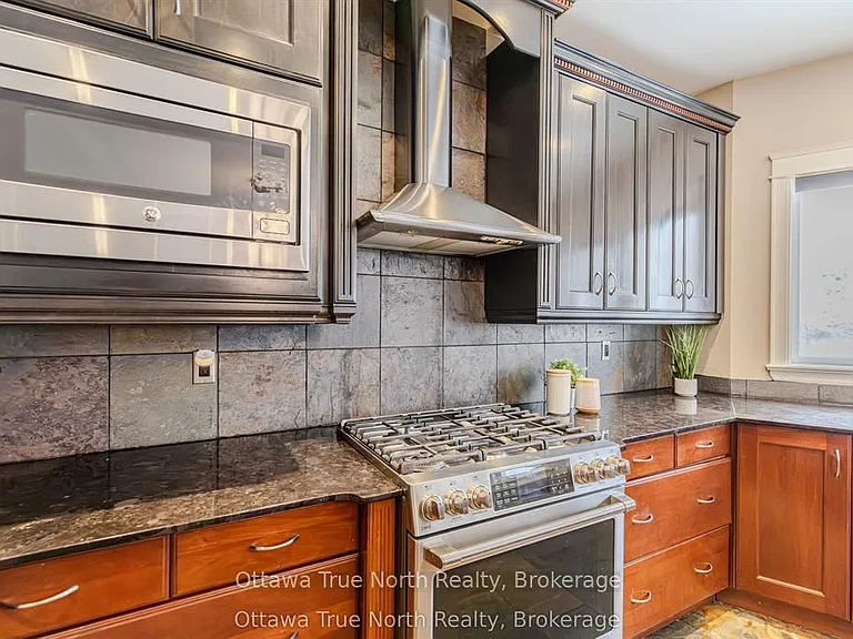 1530 Lords Manor Ln — Photo 12