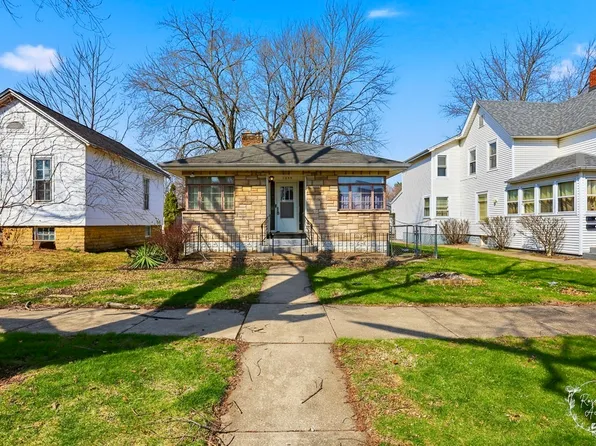 1055 S 4th Ave, Kankakee, IL 60901