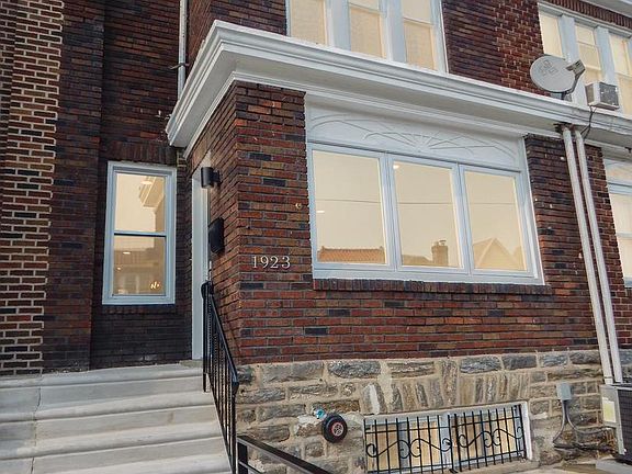 3rd image of 1923 Ashley St #209