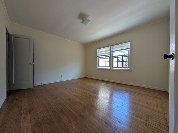 3rd image of 154 Beverly St