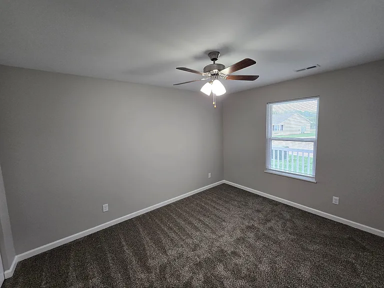 101 Goldfinch Dr — Photo 2
