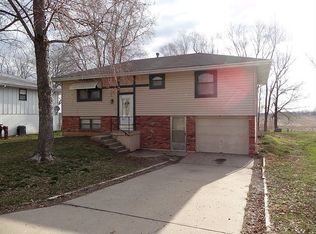 105 Cooper St, Buckner, MO 64016