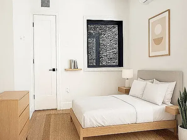 307 West 39th Street image 7 of 9