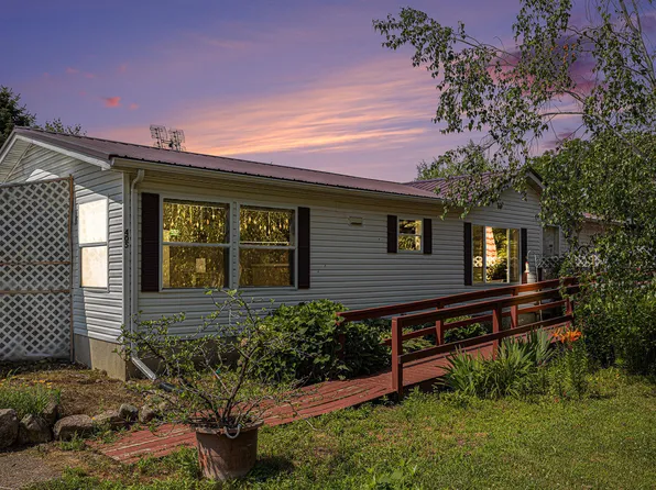 405 W Osborne Rd, Delton, MI 49046