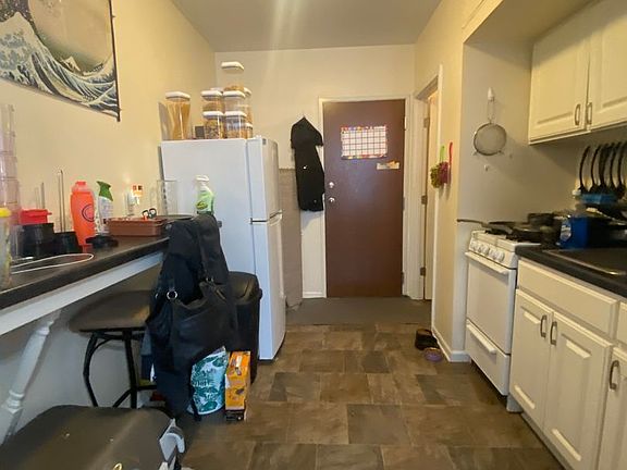 3rd image of 1819 N Cambridge Ave APT 311