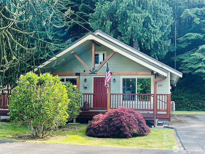 2nd image of 601 Mountain Trail Road
