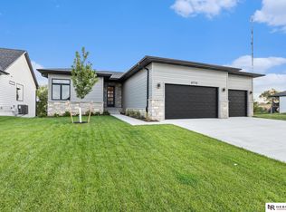 8710 Dragonfly Ln, Lincoln, NE 68526