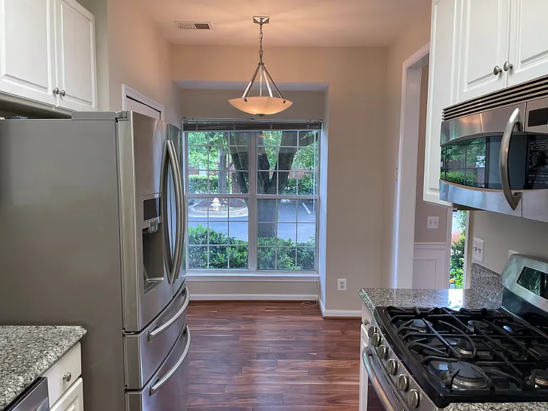 1813 Kenwood Ave — Photo 25