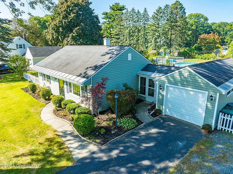 4th image of 3 Newcomb Drive