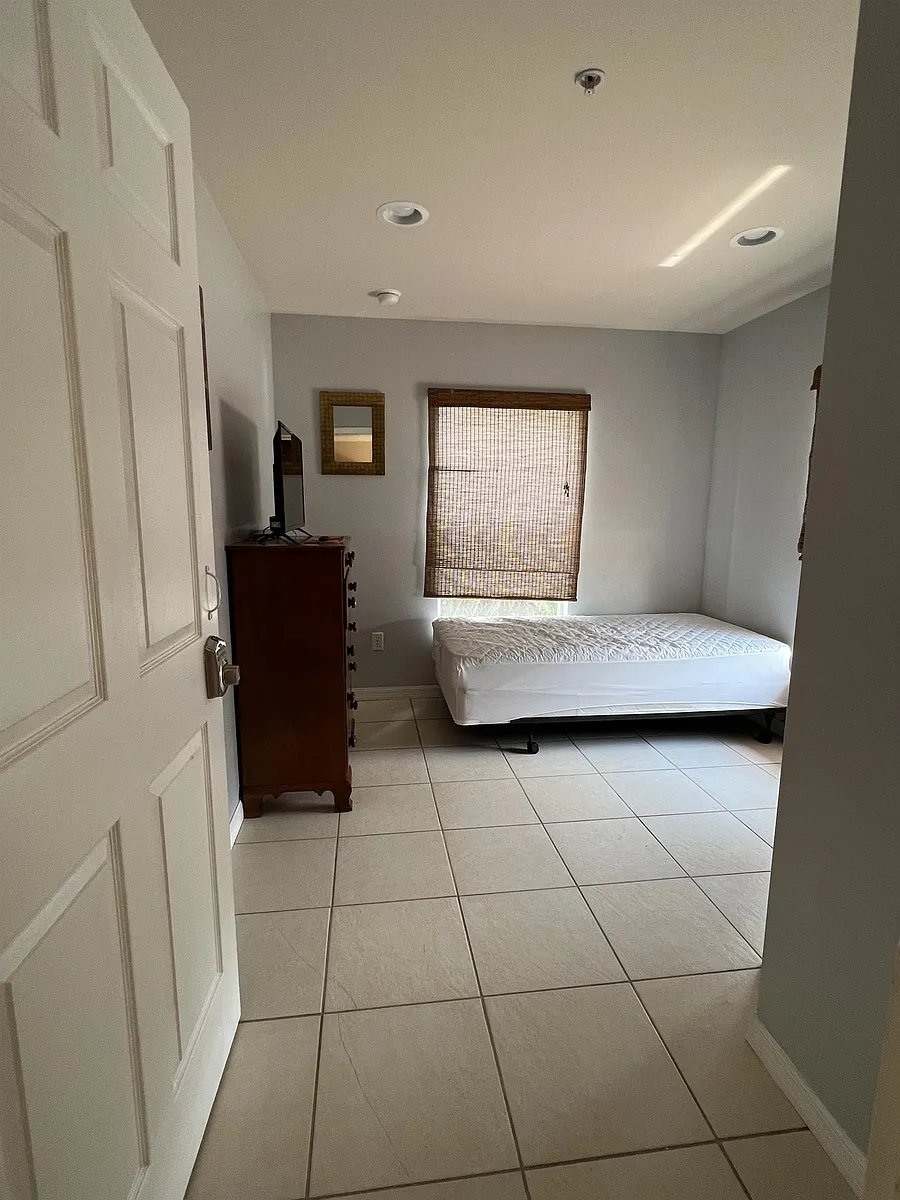 Building Photo - 2925 Montclaire Ave #B