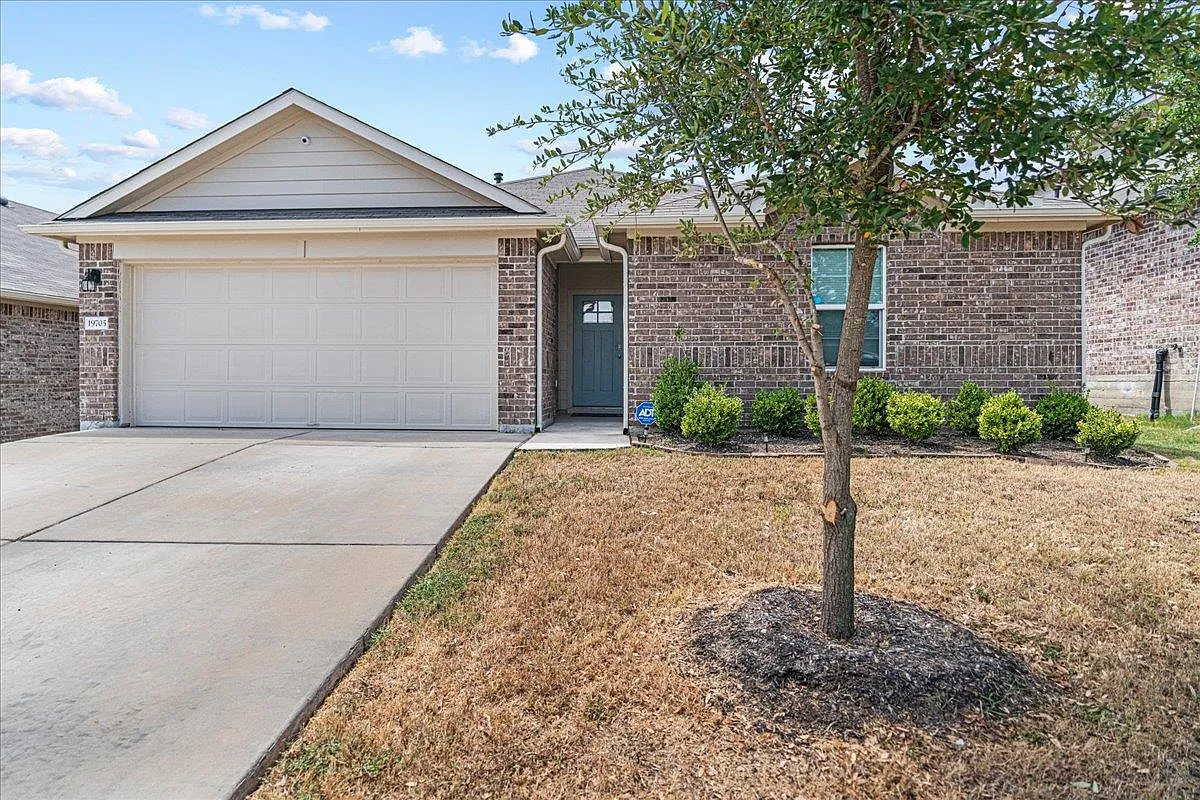 3 bed, 2.0 bath, 1471 sqft, $1,795 — Photo 2